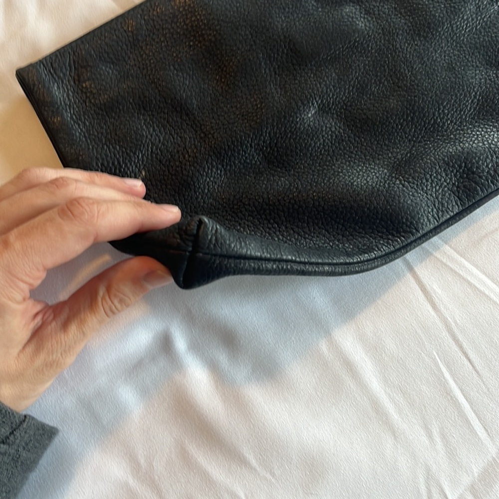$150 Velvet by Graham & Spencer Pebbled Leather Clutch Bag Purse EUC - Picture 7 of 10